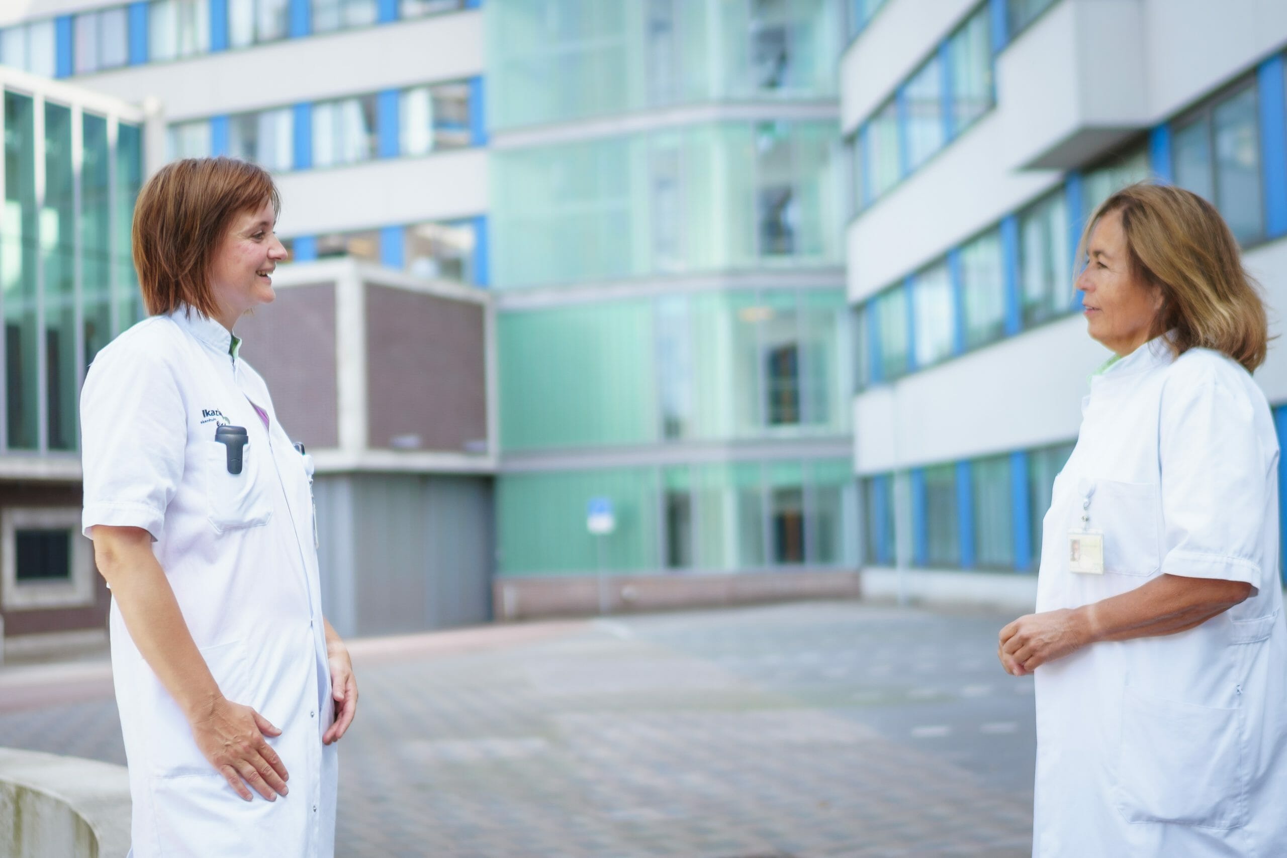 v.l.n.r. Gynaecoloog Liv Freeman en Anesthesioloog Marjolein van den Nieuwenhuyzen.